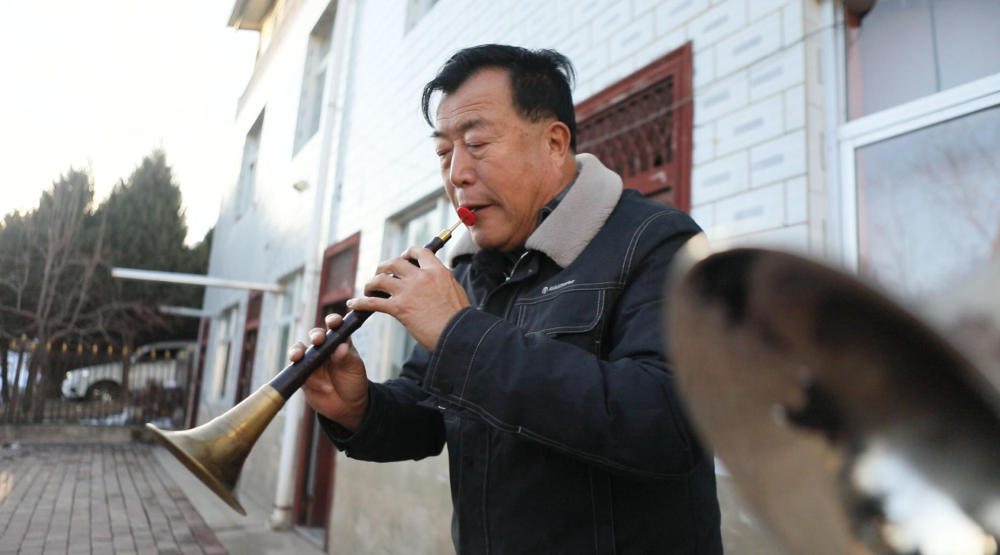 马自刚在演奏庆阳唢呐　新华社记者　张睿　摄