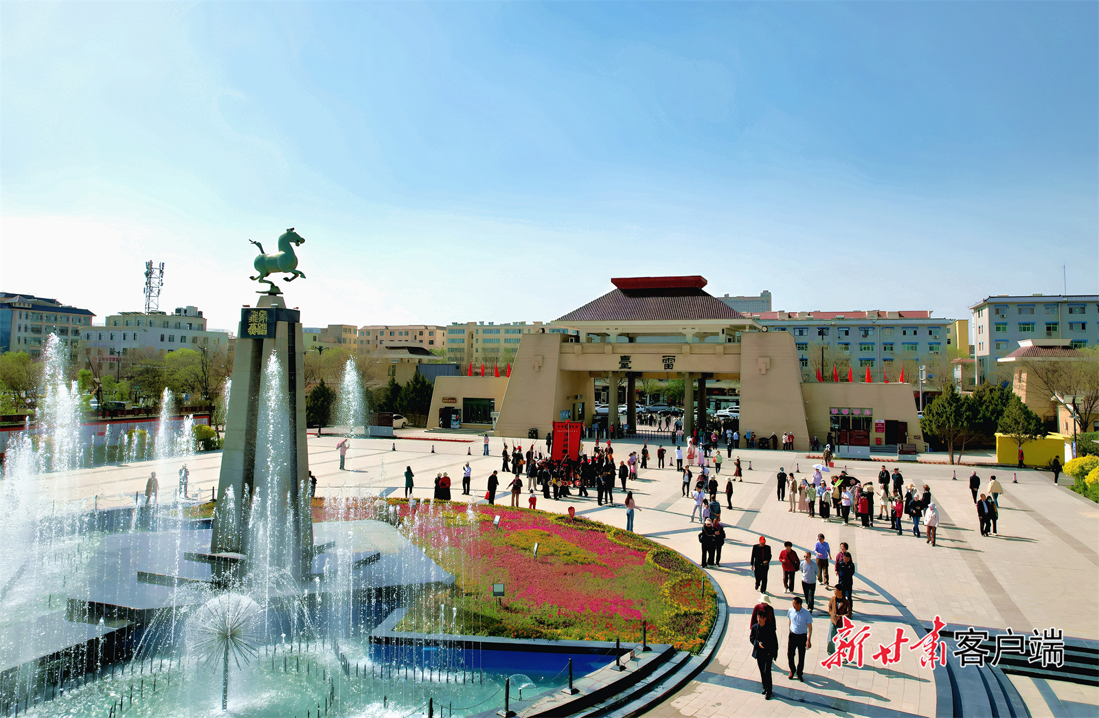 去年“五一”假期，游客在武威雷台景区参观游览　（资料图）新甘肃&middot;甘肃日报记者　金奉乾摄