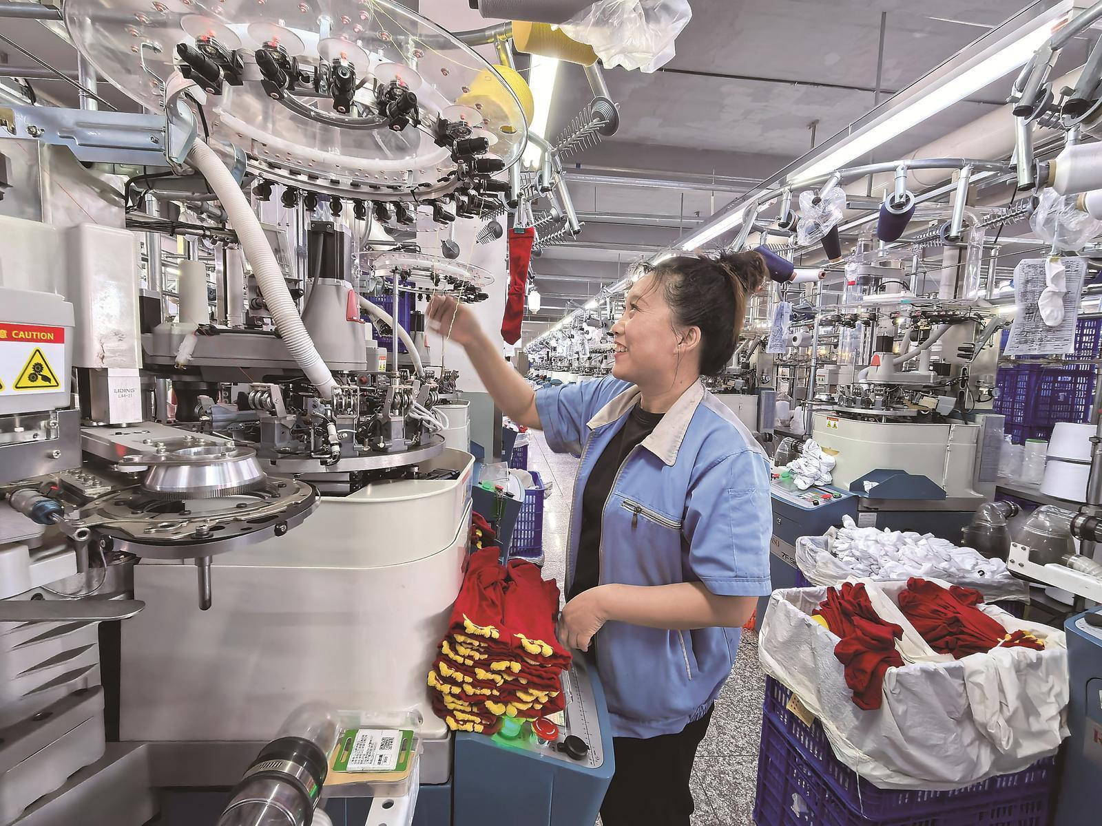 一月份以来，辽源市东北袜业纺织工业园各家袜企纷纷开足马力赶制订单。