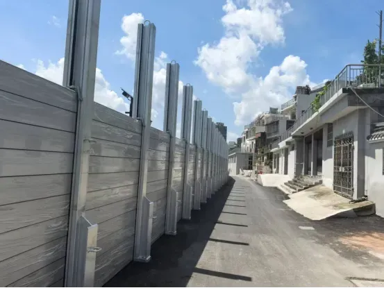 移动式防洪墙在江堤投入使用