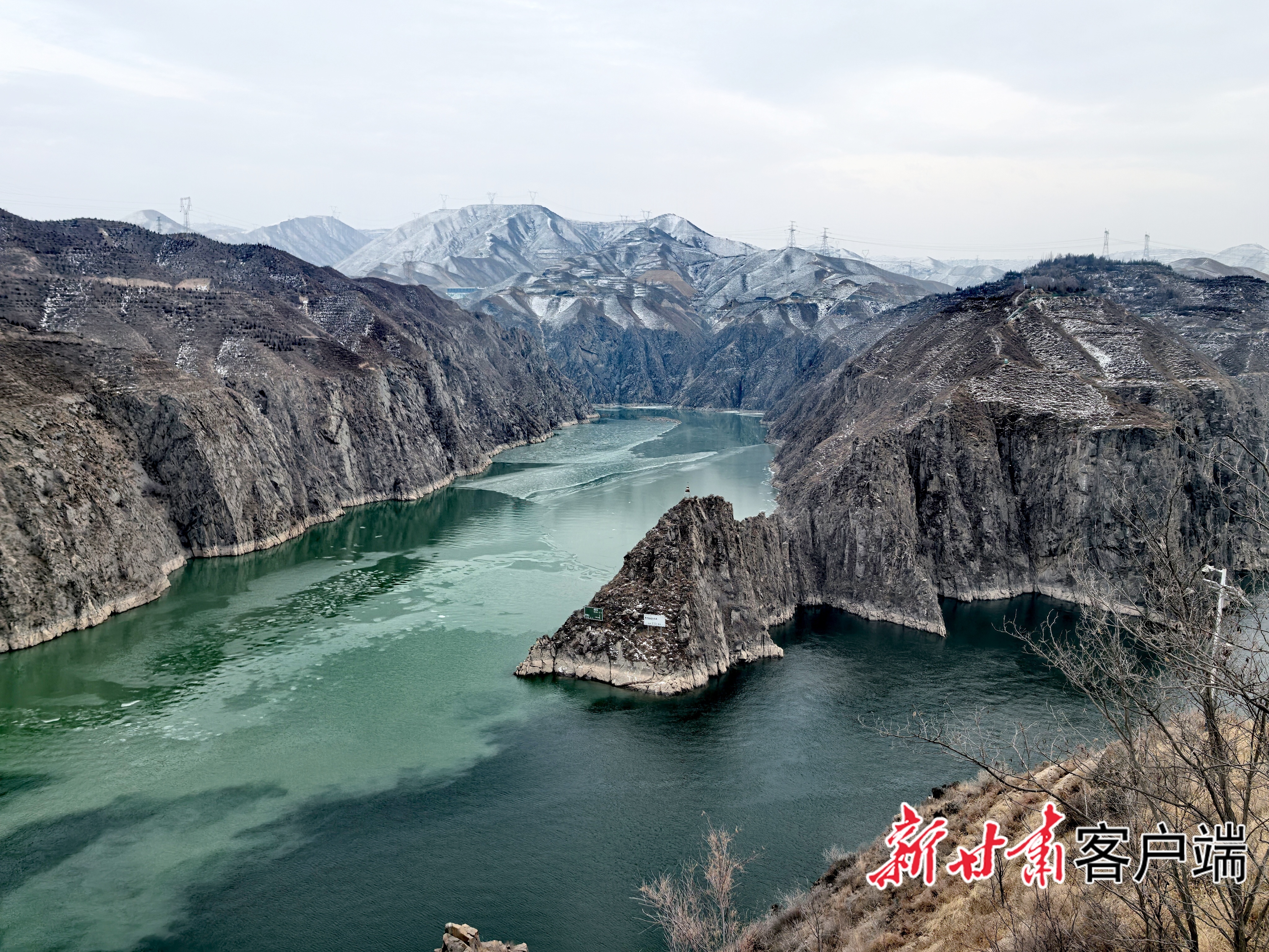 冬日，位于永靖县的黄洮交汇处风景旖旎。