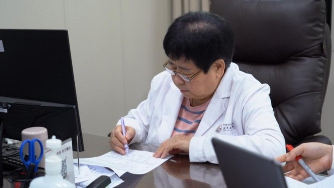 智塑未来, 辩治干燥综合征50年：王德敏步履不停，为干涸生命找回滋润人生