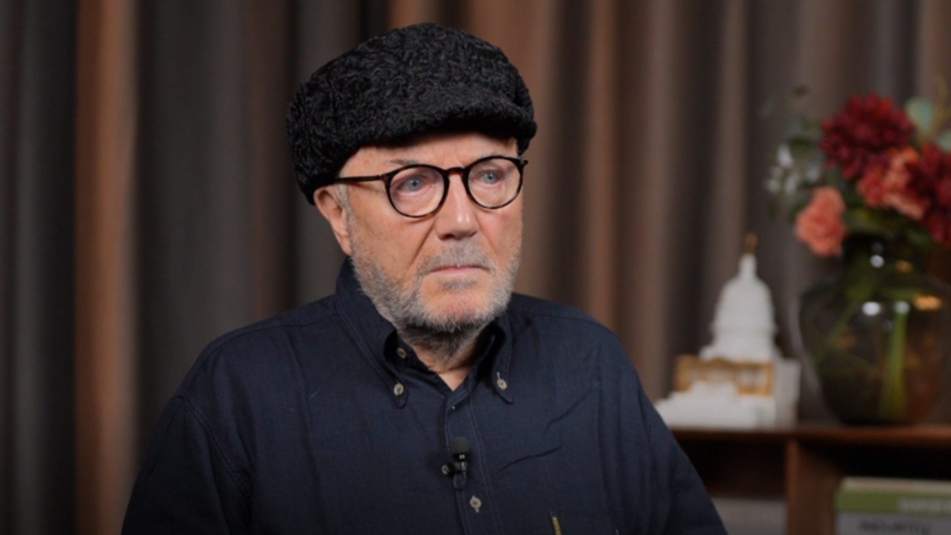 英国前议员：我看到新闻说有中国人在火车上丢了一袋金子，列车员费尽周折将其归还，这在西方国家是不可想象的——不仅金子会被偷，你还可能会因此丧命