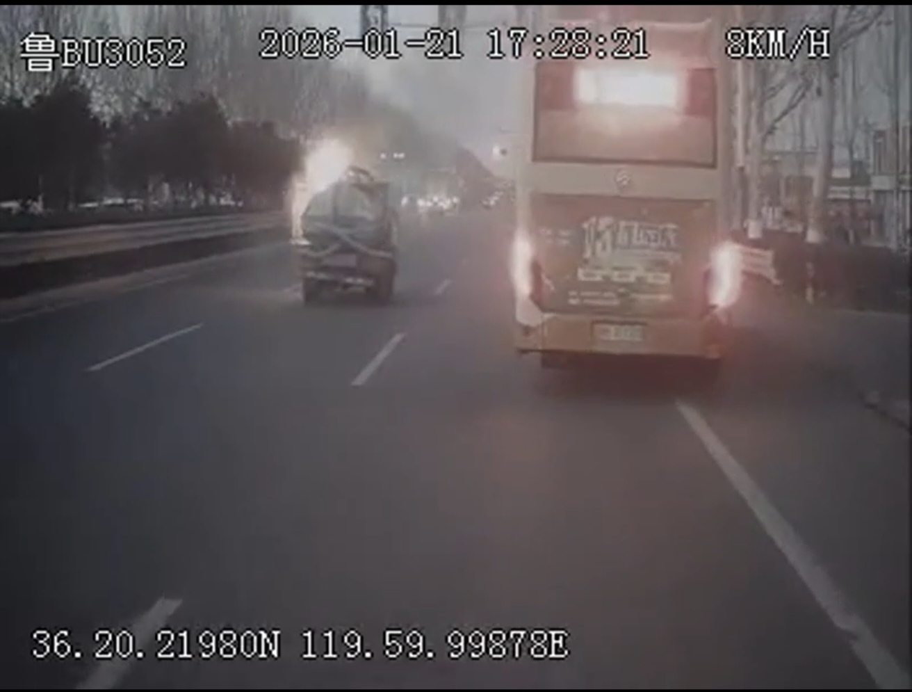 再临火场，他依旧是逆行的勇士！路遇罐车起火 城运司机王克礼化身“救火英雄”