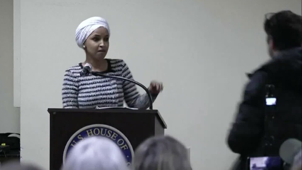 美国民主党议员明尼苏达州演讲遭喷不明液体