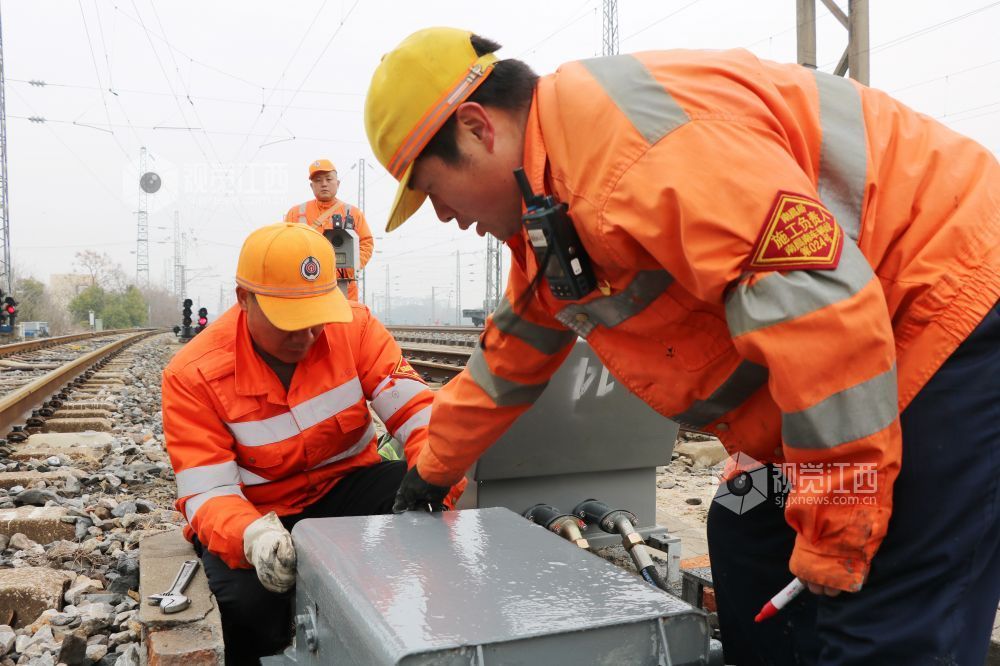南铁南昌南车辆段为铁路行车设备“体检”迎战春运（图）