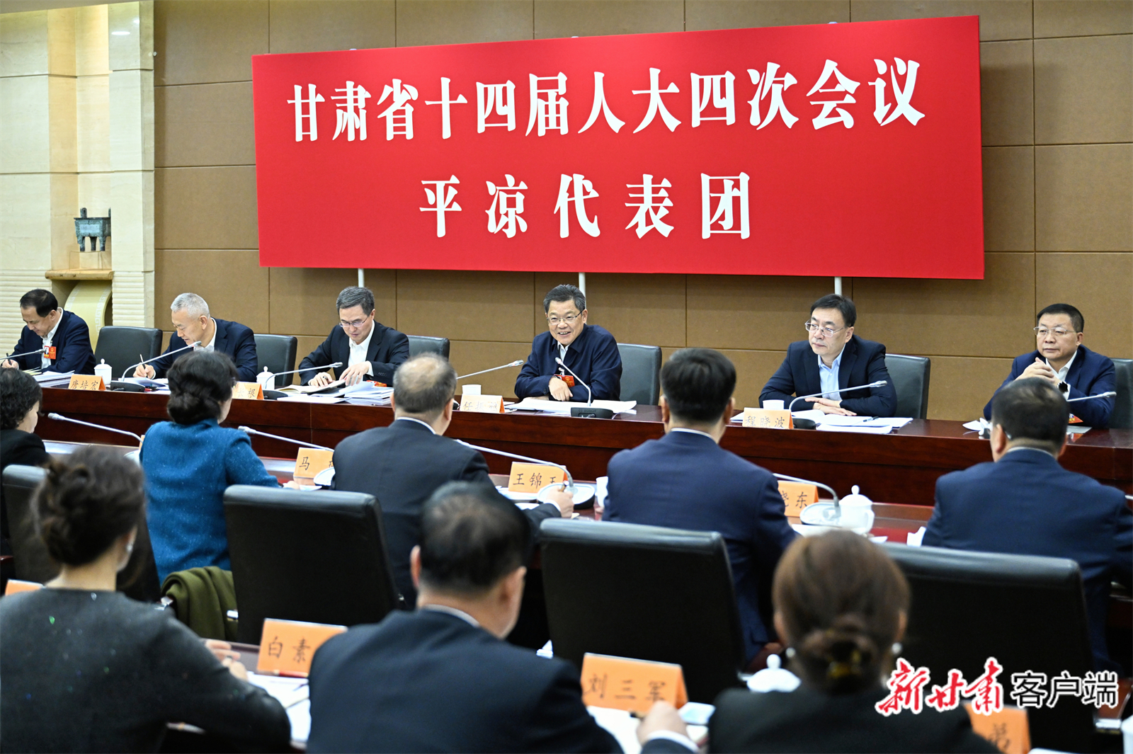 1月27日，省人大代表、省委副书记、省长任振鹤参加平凉代表团审议。新甘肃&middot;甘肃日报记者　盛学卿