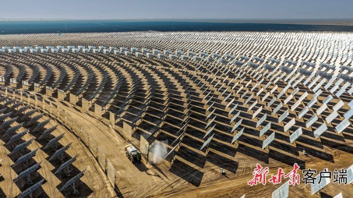 金塔多能互补基地“10万千瓦光热+60万千瓦光伏”项目　新甘肃&middot;甘肃日报记者　田蹊　摄