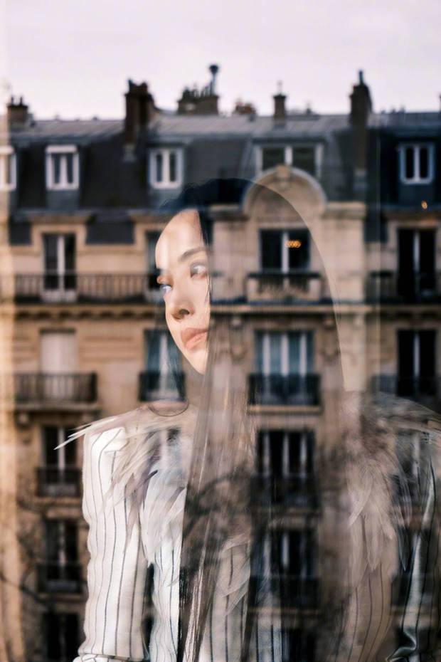 蔡依林眼神迷离，氛围感独特。