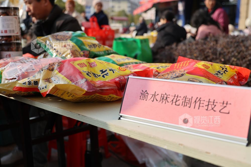 江西新余:非遗年货走俏社区(图)