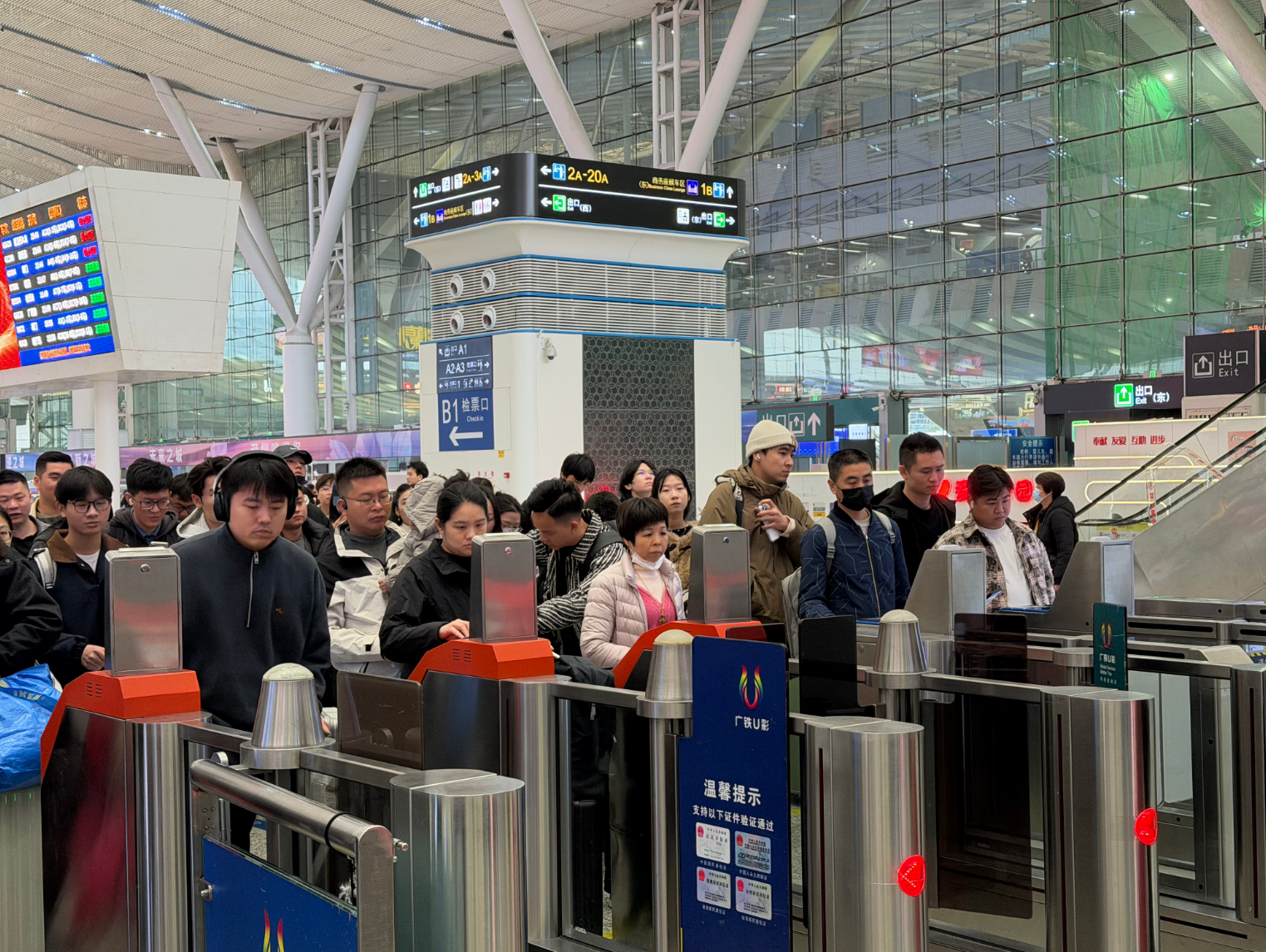 广深港高铁七年蝶变:“公交化”运营刷新全国密度 通达全国网络再升级