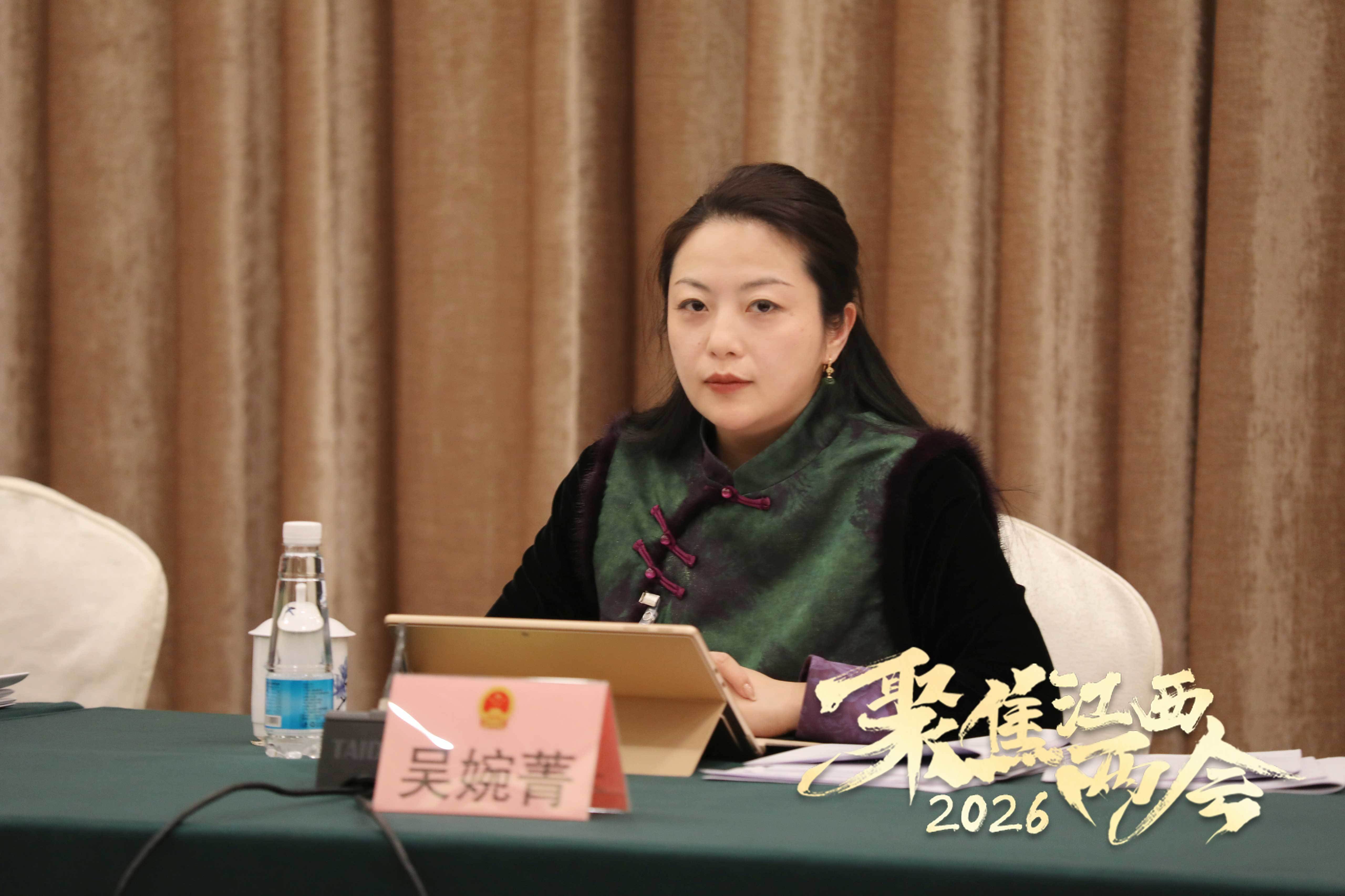 江西省人大代表、国家级非遗夏布绣新余市代表性传承人吴婉菁