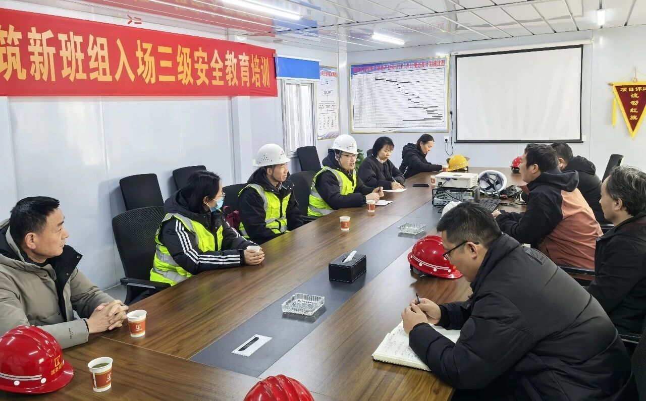 图为区审计局走访高端智造基地项目。