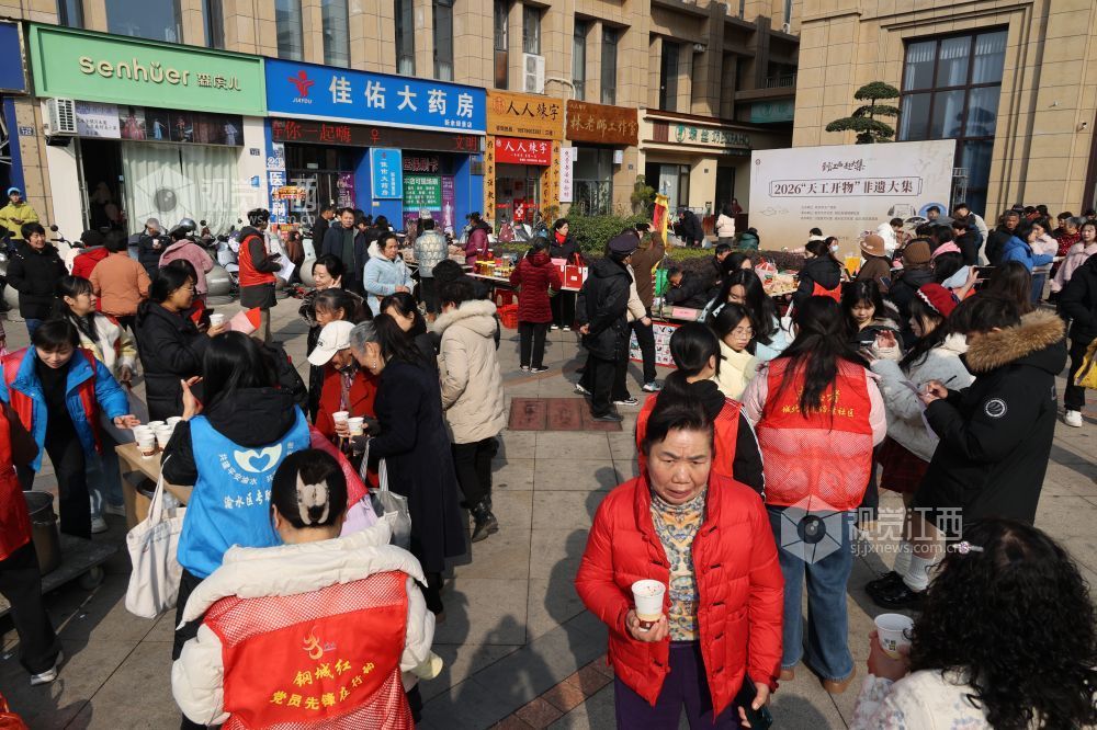 江西新余:非遗年货走俏社区(图)