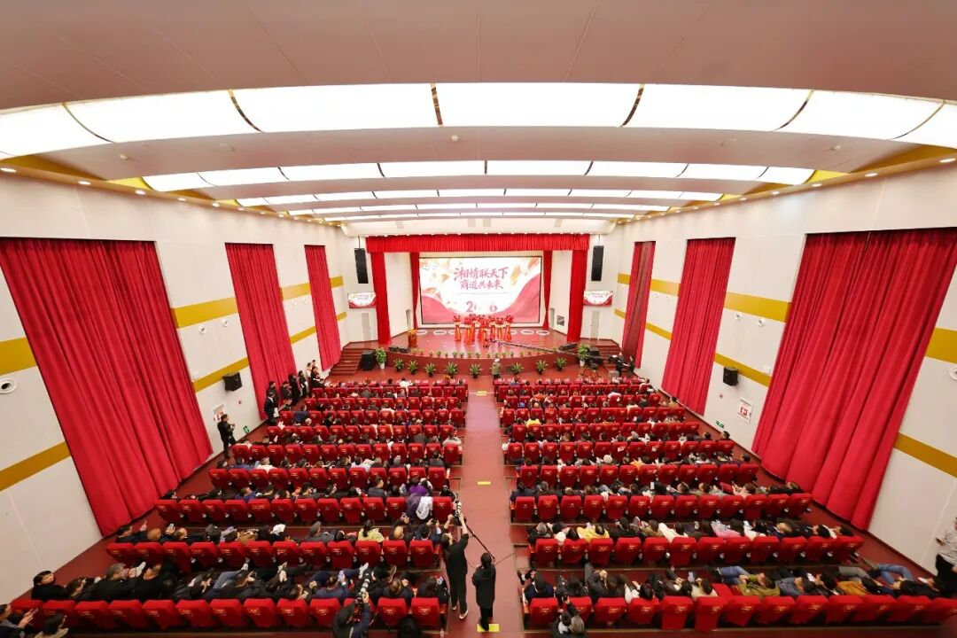 ▲1月31日,2025年度湖南省商业联合会会员代表大会暨年会在万家丽国际大酒店举行