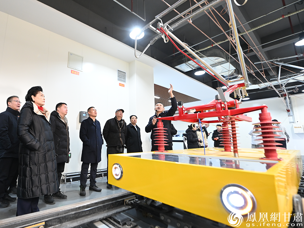 兰州交通大学甘肃省轨道交通研究中心实验室达到国际先进水平，轨道交通供电、智能运行系统在这里直观展示。