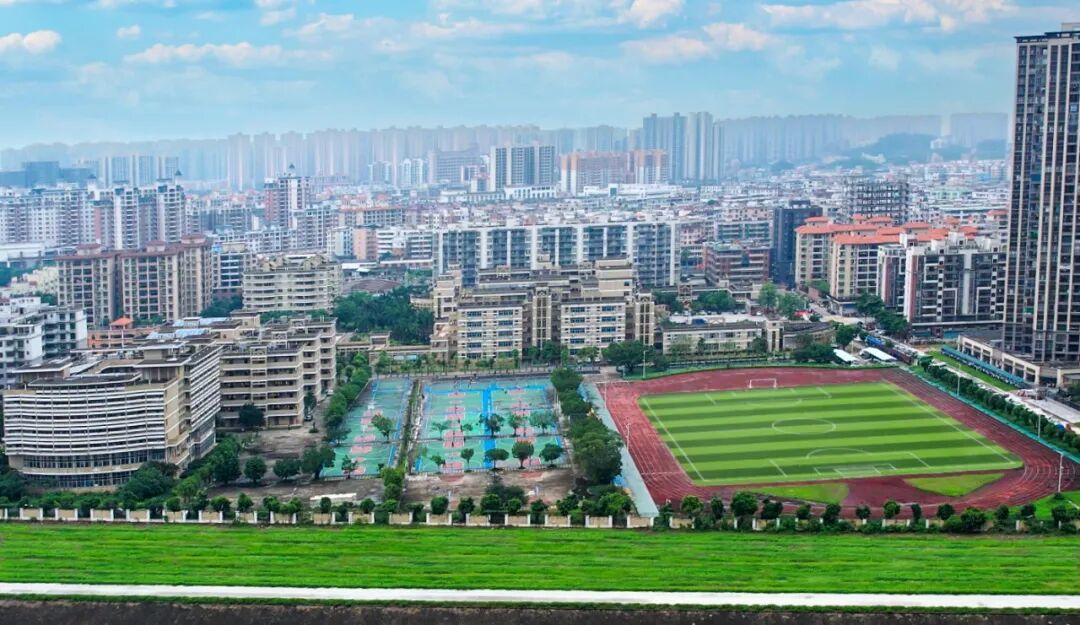 高明区纪念中学