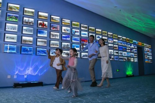 中国首个跨次元沉浸体验数智影像展——侯贺良8探南极影像大展数字化创新