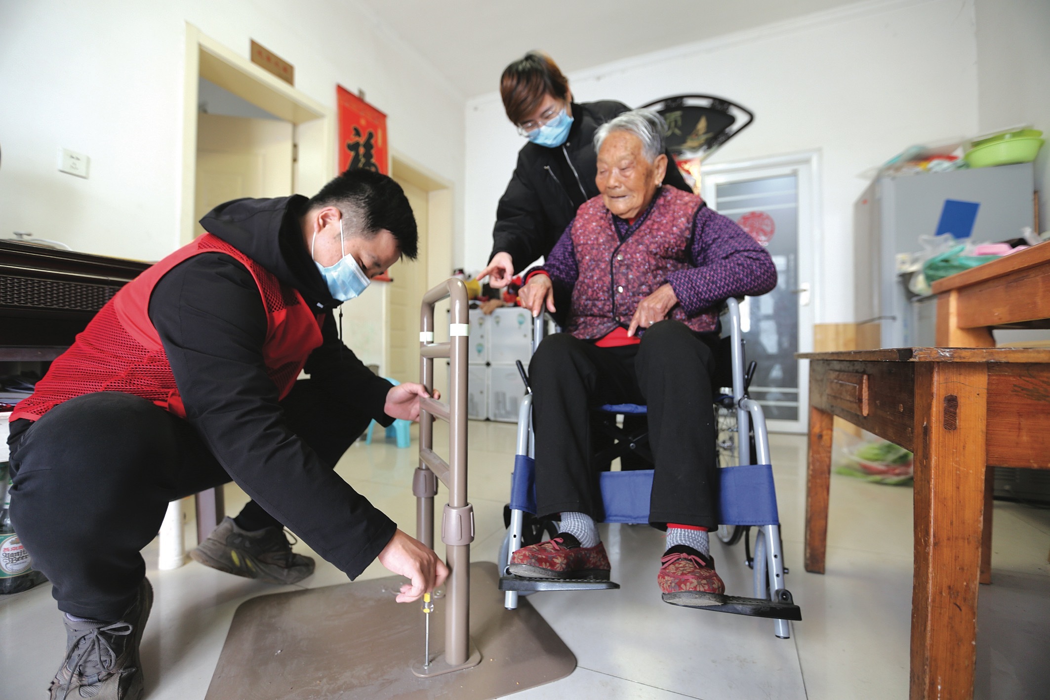 (任城区实施困难老年人家庭适老化改造)