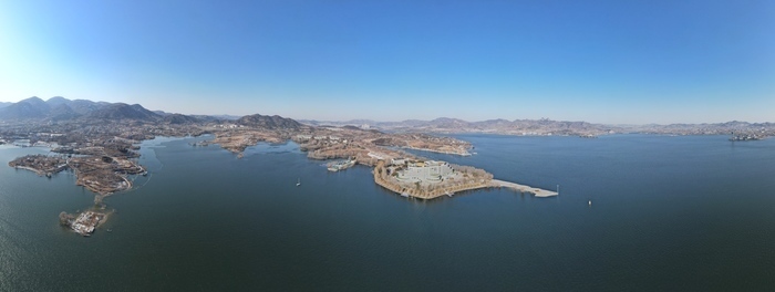 济南雪野湖冬日颜值拉满 通透晴好引客来