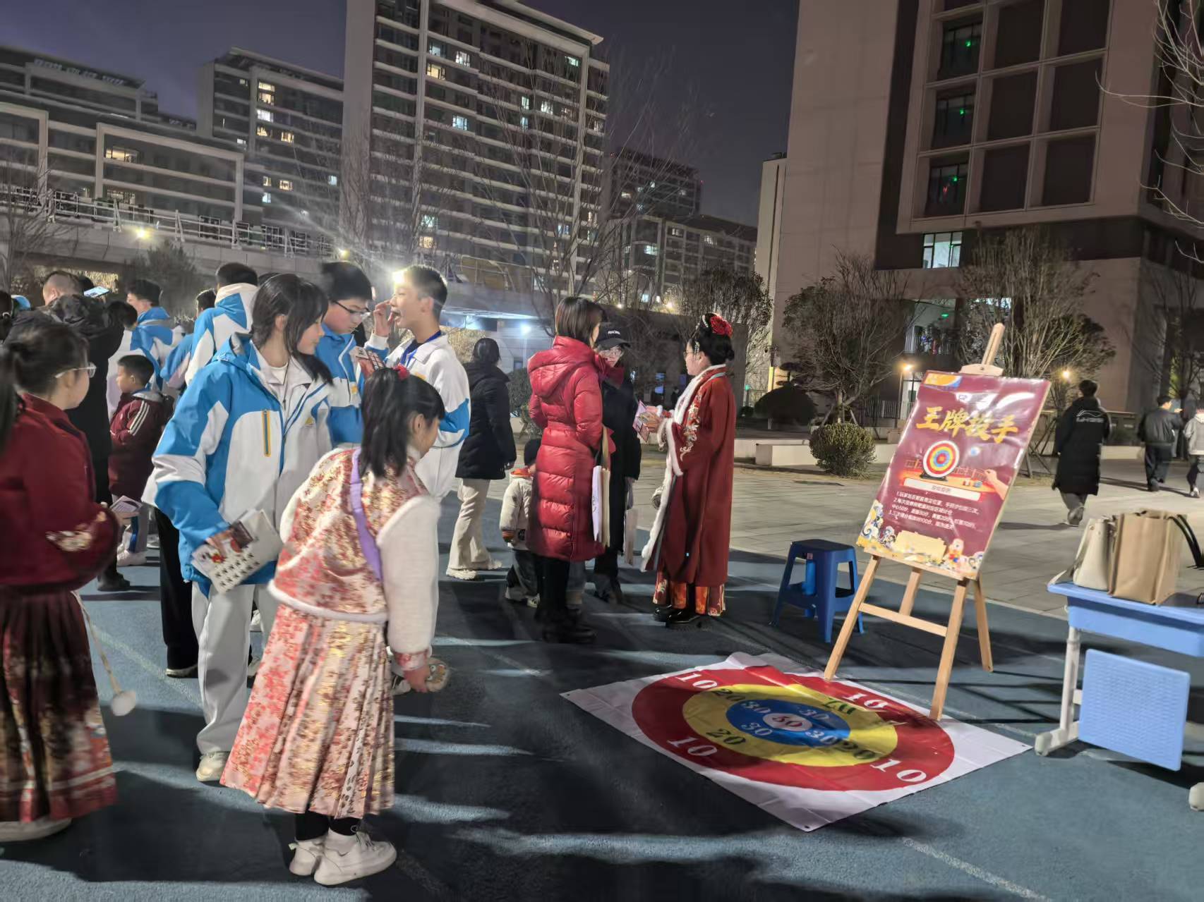 十二時(shí)辰流轉(zhuǎn) 傳統(tǒng)文化進(jìn)校園：一場古今交融的迎新春游園會(huì)讓美育落地生根