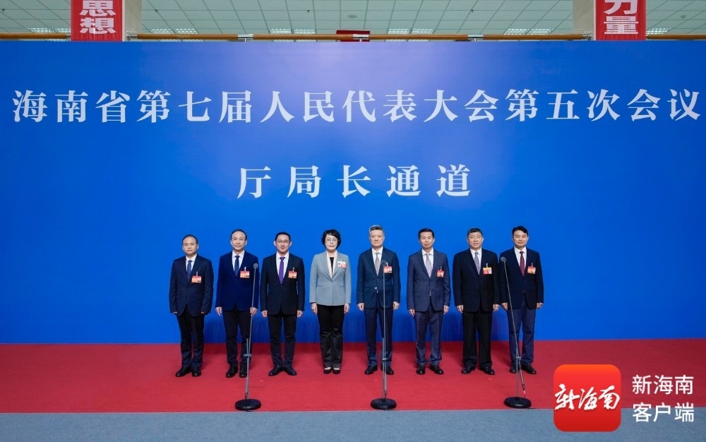 1月29日,海南省新闻办公室举行海南省第七届人民代表大会第五次会议“厅局长通道”集体采访活动。记者 李昊 摄