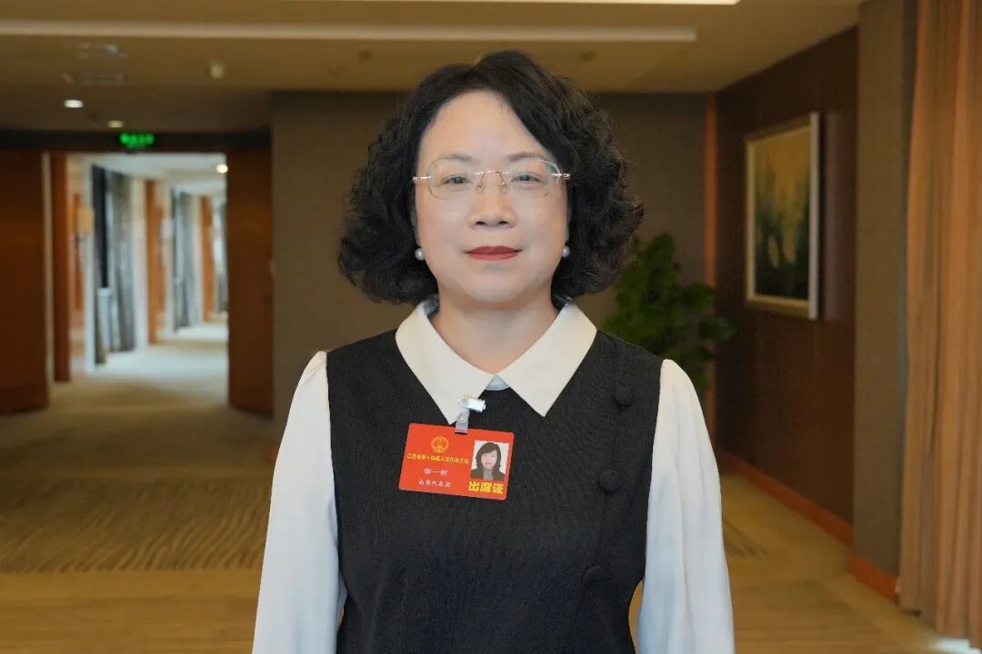 徐一新接受记者采访（图/首席记者王琨）