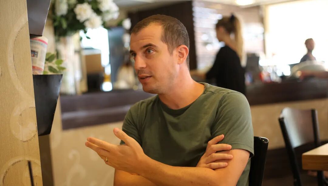 ▲ 在魏茨曼科学研究所（Weizmann Institute of Science）学习时的 Aviad Maizels｜WeizmannCompass