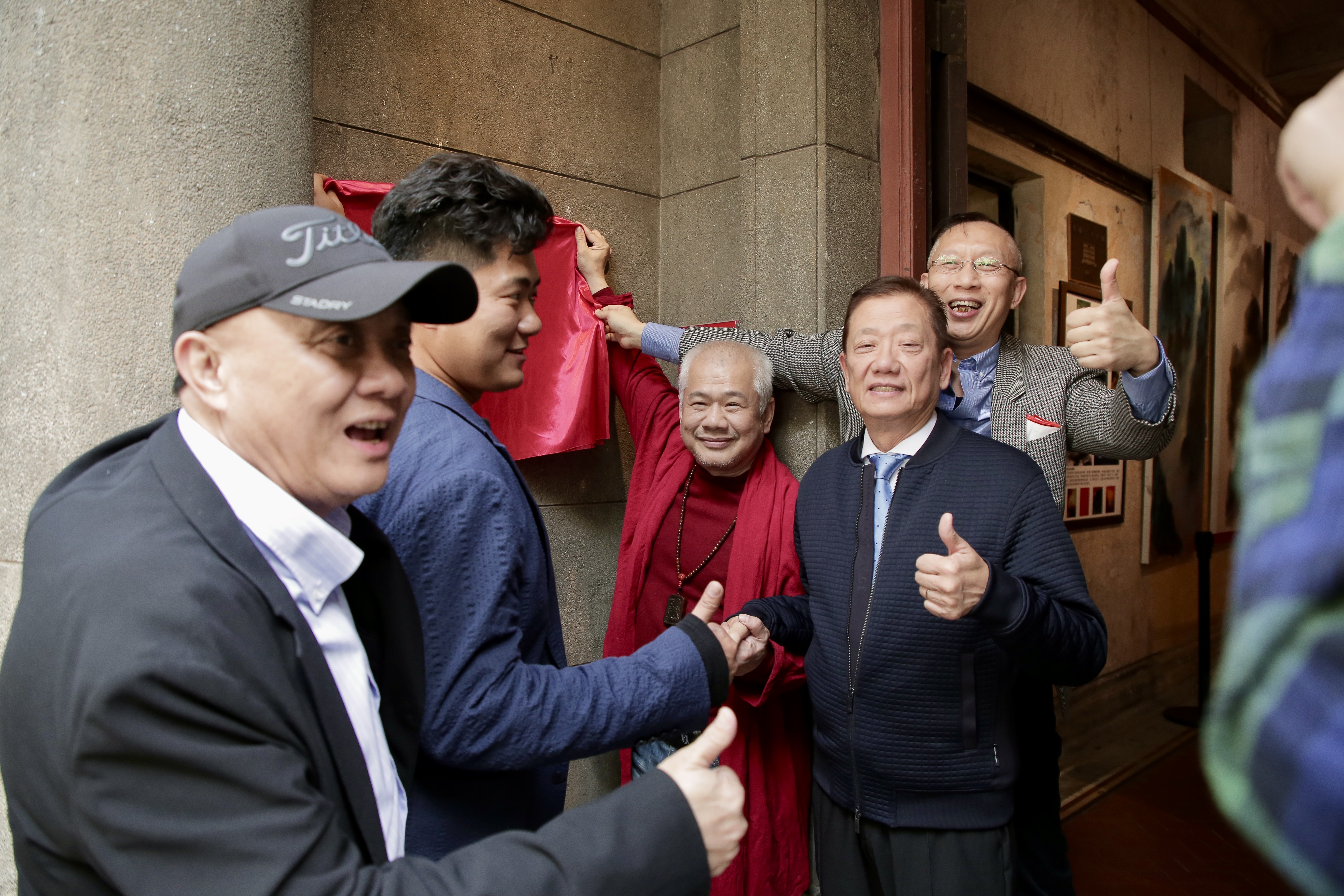 凤凰网北美频道“文化艺术出海会客厅”在李伟广艺术馆开幕 架设文化艺术交流新桥梁