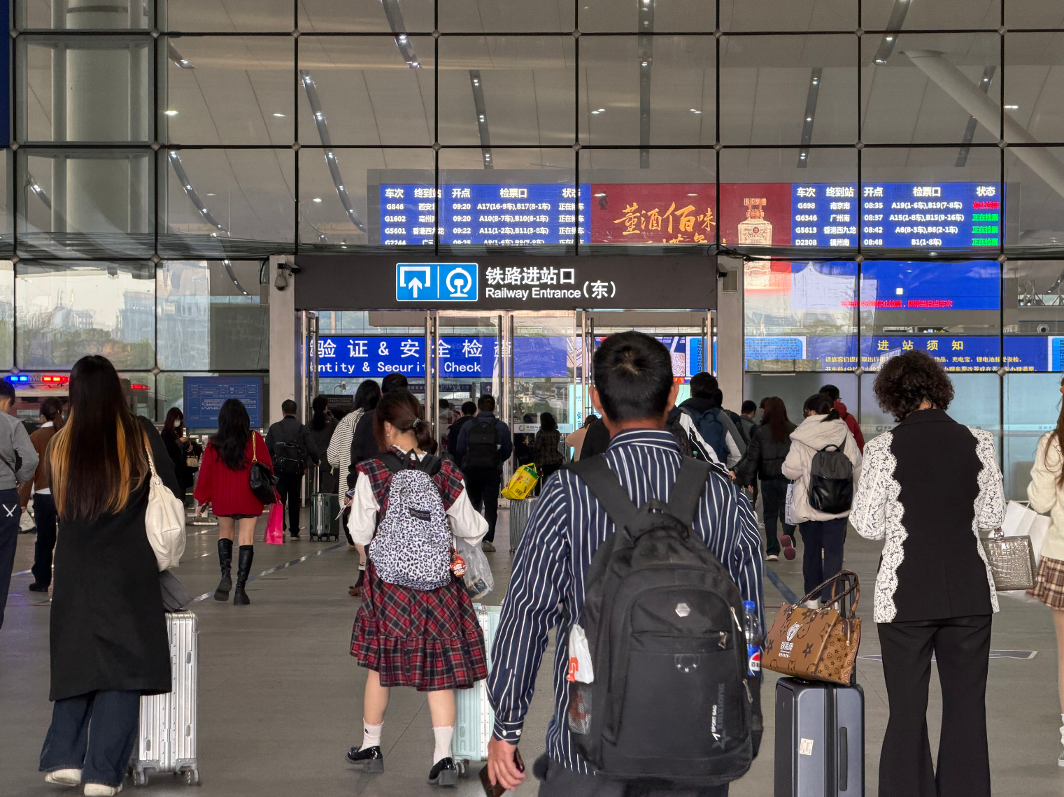 广深港高铁七年蝶变:“公交化”运营刷新全国密度 通达全国网络再升级