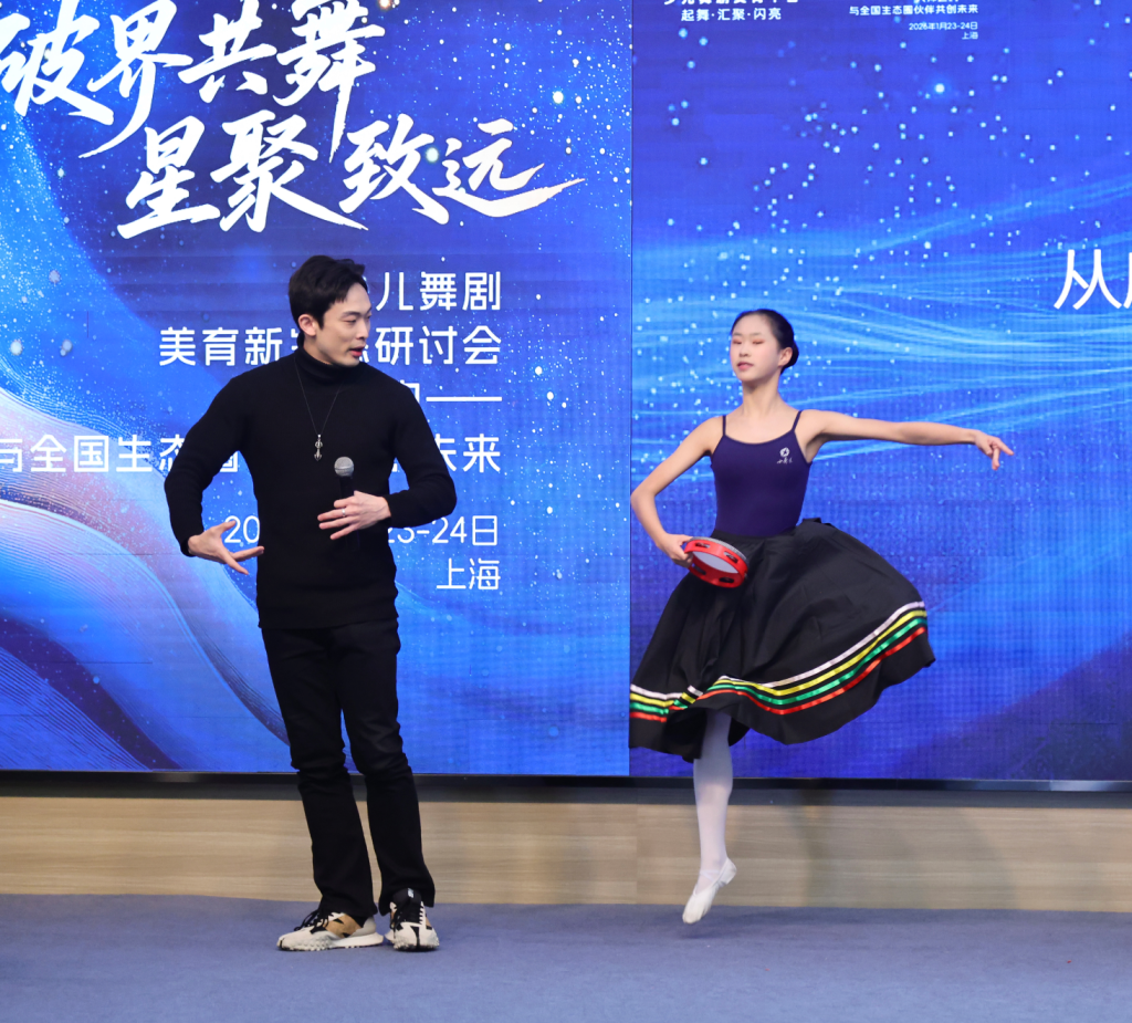 编导李嘉博现场指导