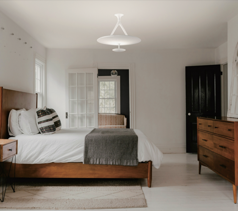 从照明到“光环境”:卧室无主灯设计如何兼顾场景氛围与视觉健康?