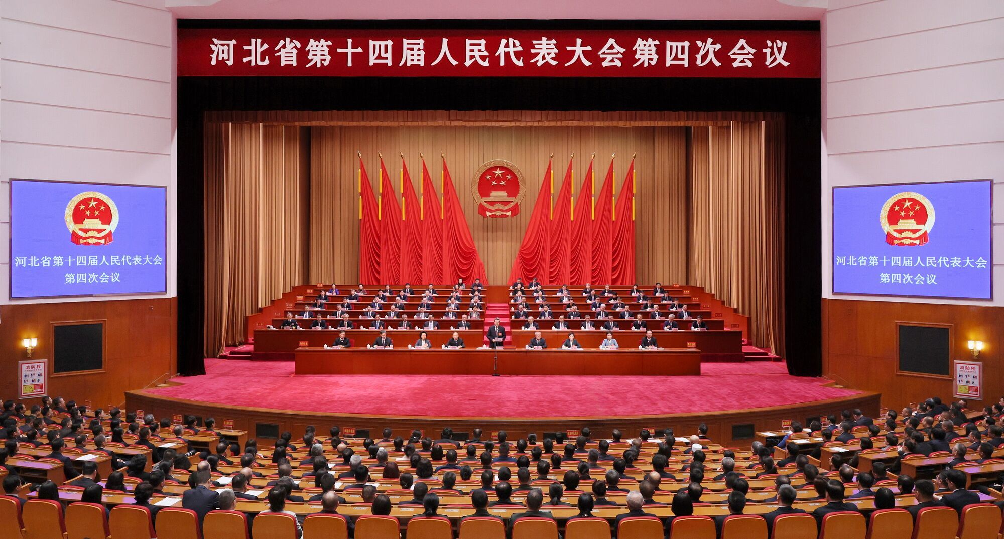 1月29日上午，河北省第十四届人民代表大会第四次会议圆满完成各项议程后，在河北会堂闭幕。河北日报记者霍艳恩摄