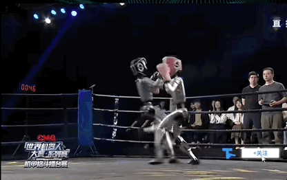 ▲宇树G1人形机器人在格斗