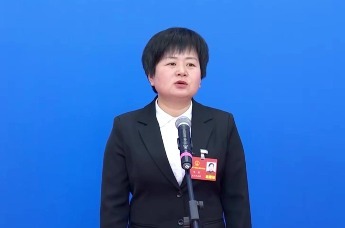 陈英：建立标准落实保障，让家政事业更规范更温暖