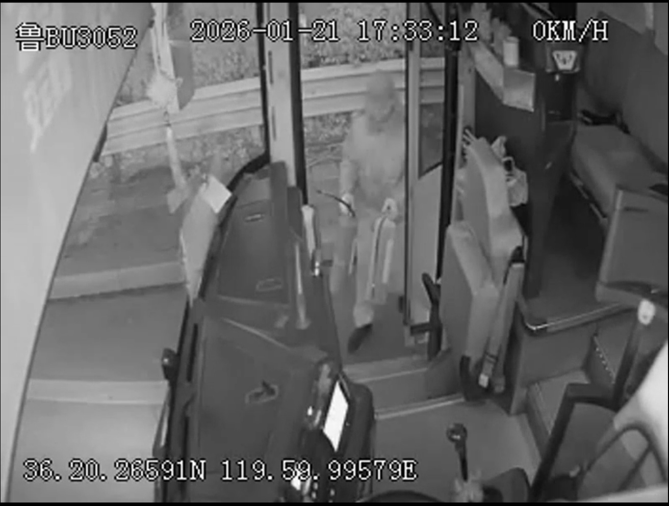 再临火场，他依旧是逆行的勇士！路遇罐车起火 城运司机王克礼化身“救火英雄”