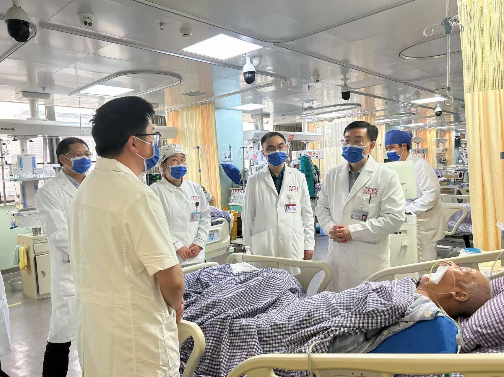 张乐教授在神经内科ICU开展教学查房
