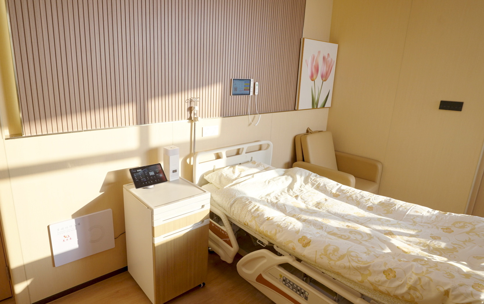 深圳龙岗中心医院新大楼启用！900张床位、鸿蒙智慧病房亮相