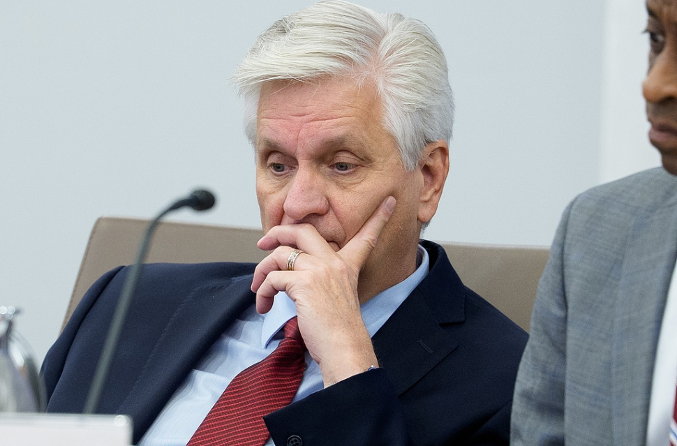 美联储决议最大亮点竟是沃勒的反对票？业内抨击：他太想当主席了！