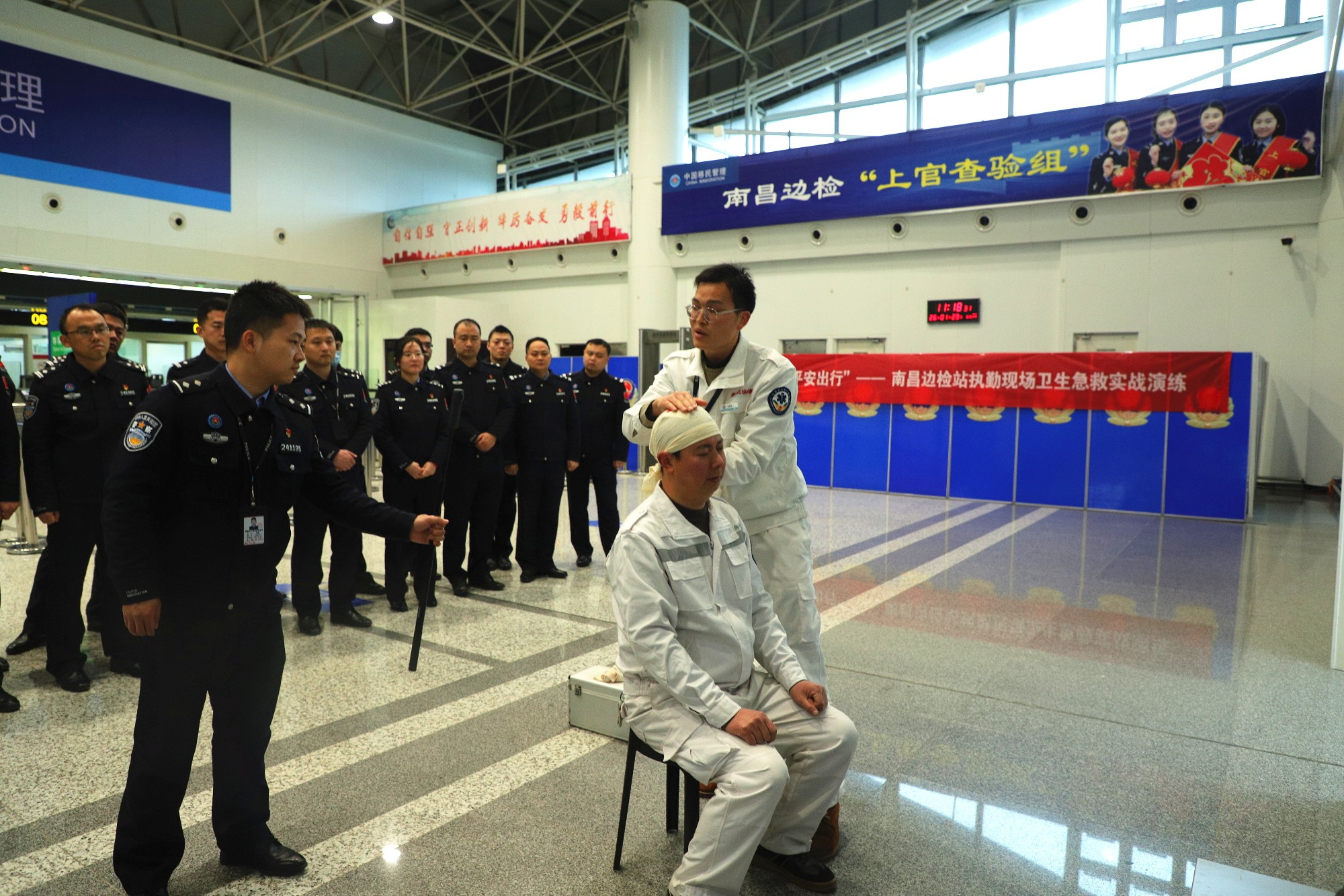 南昌出入境边防检查站开展国门急救培训演练
