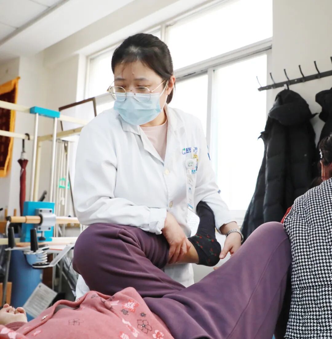 在功能重建的战场上 他们为患者重燃希望——城阳人民医院康复医学科团队以专业与温情，为患者康复之路保驾护航