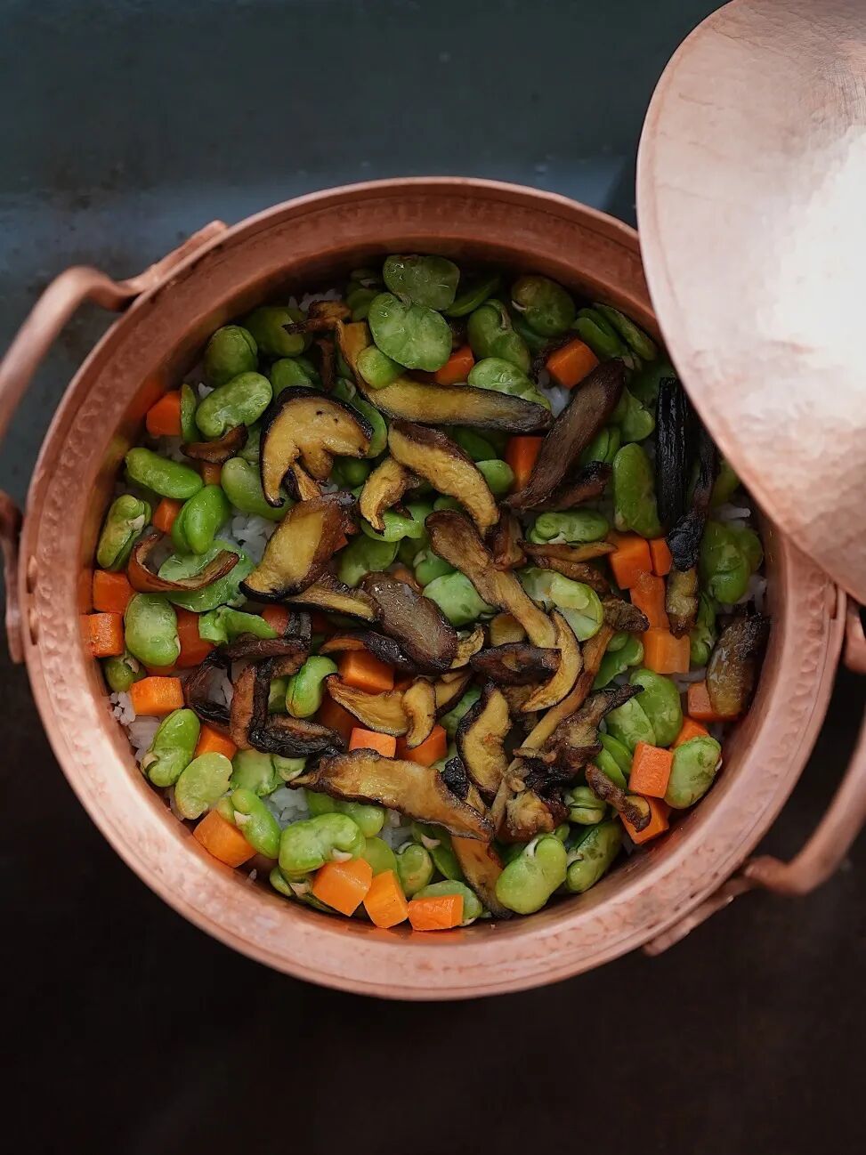 △铜锅牛肝菌焖饭 Stewed Rice with Mushroom in a Copper Pot
