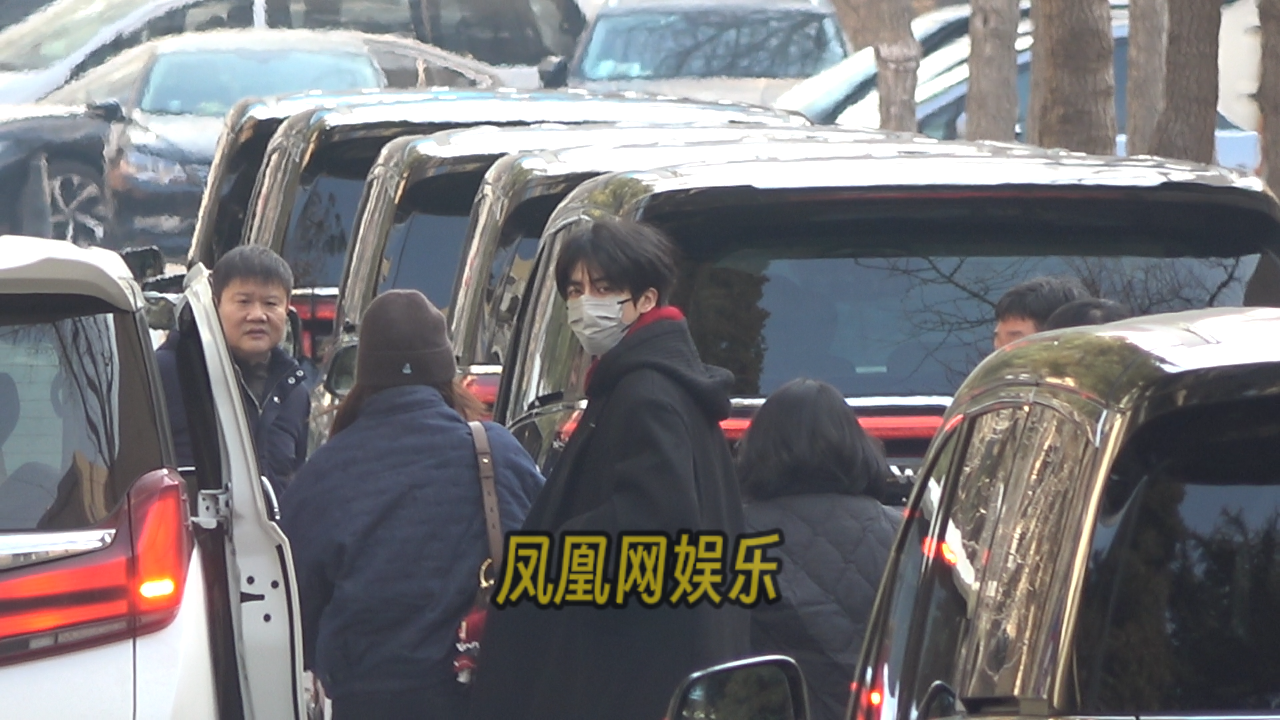 宋威龙低调现身2026央视春晚首次联排。