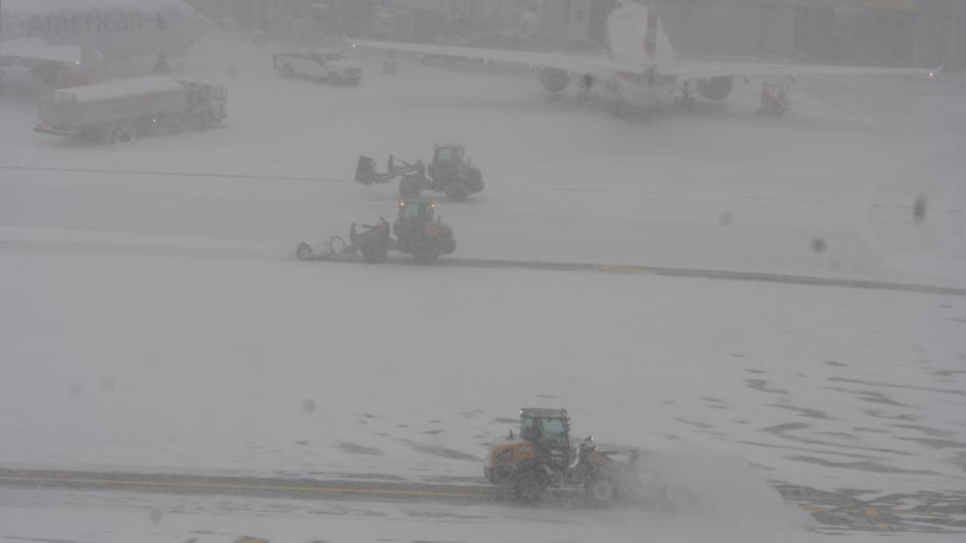 美国冬季风暴致超百万户断电，至少6人死亡，疑似均为无家可归者