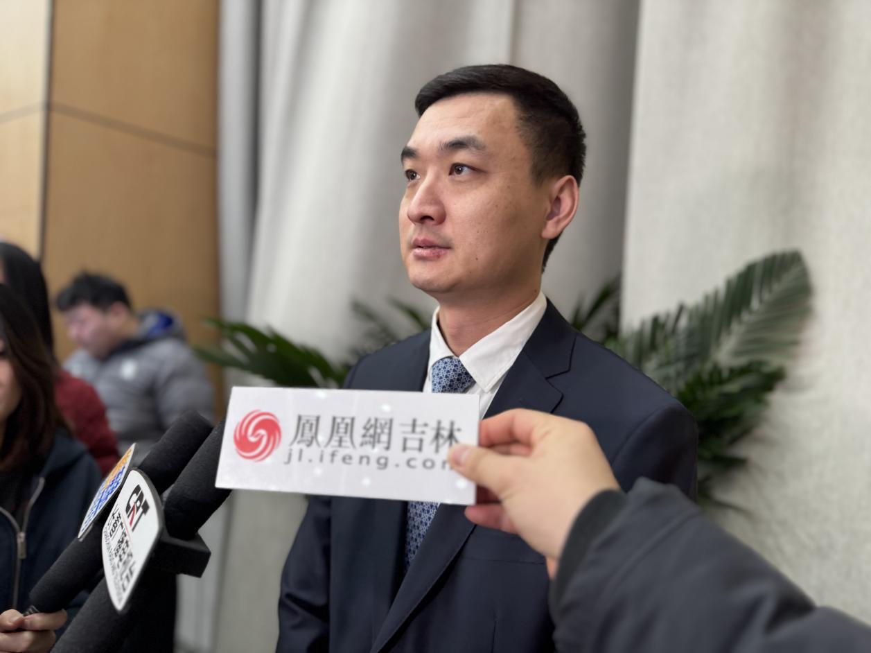 长春市商务局副局长范晨光介绍情况。