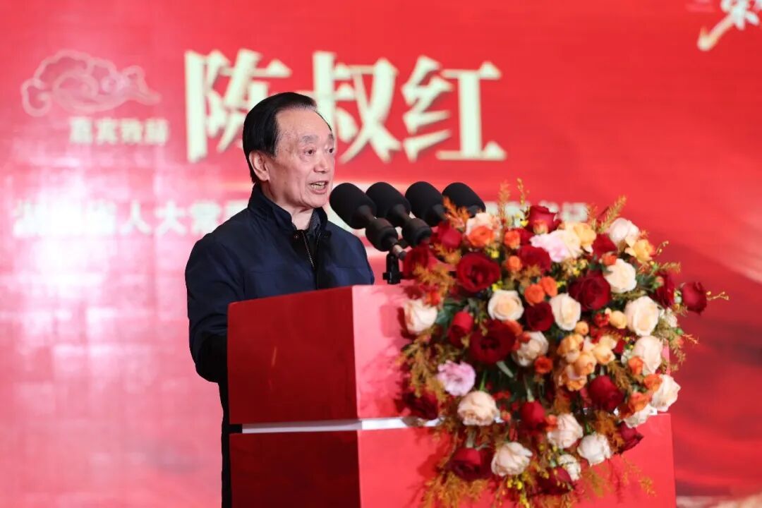 ▲湖南省人大常委会原副主任、党组副书记陈叔红致贺词