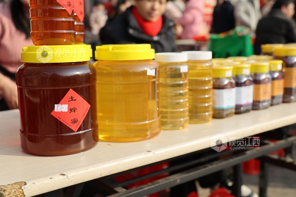 江西新余:非遗年货走俏社区(图)