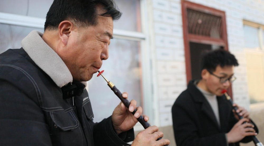 马自刚和他的徒弟在演奏庆阳唢呐　新华社记者　张睿　摄