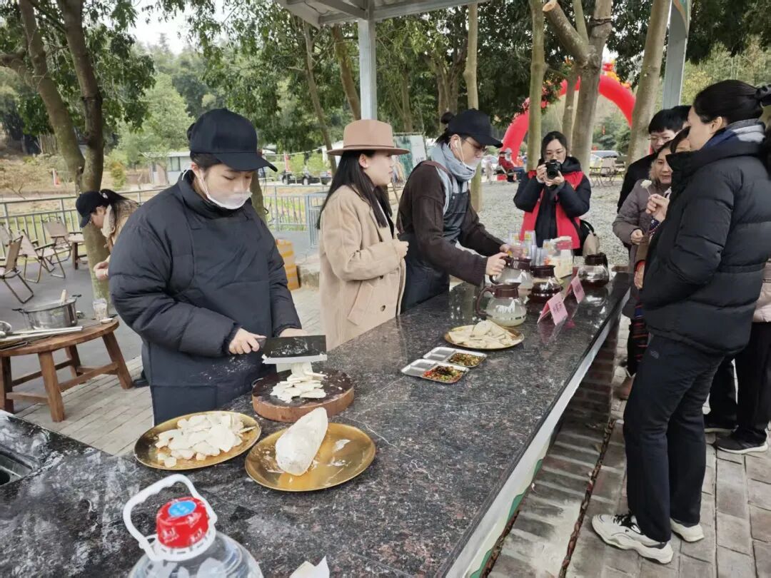 活动现场可试吃粉葛产品