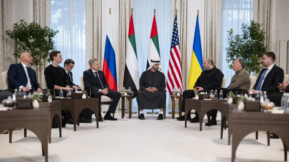 俄美乌23日至24日首次举行三方接触，也是俄乌在美方提出所谓“和平计划”后的首次公开直接接触。